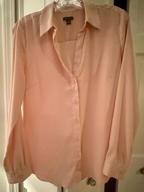 Ann Taylor Light Pink Button Down Blouse|SIZE MEDIUM